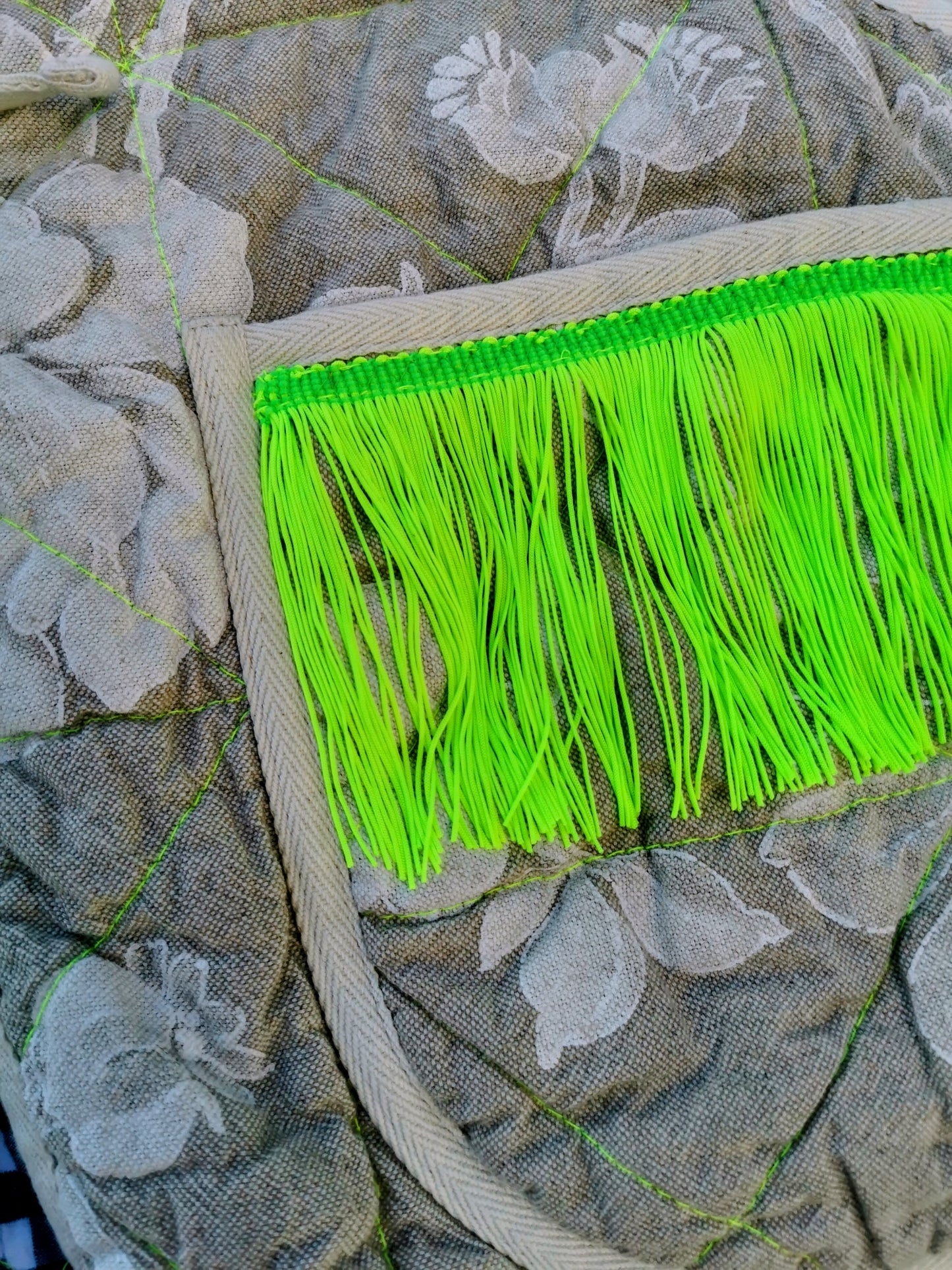 QUILTED VEST - Size XL - Neon Fringe