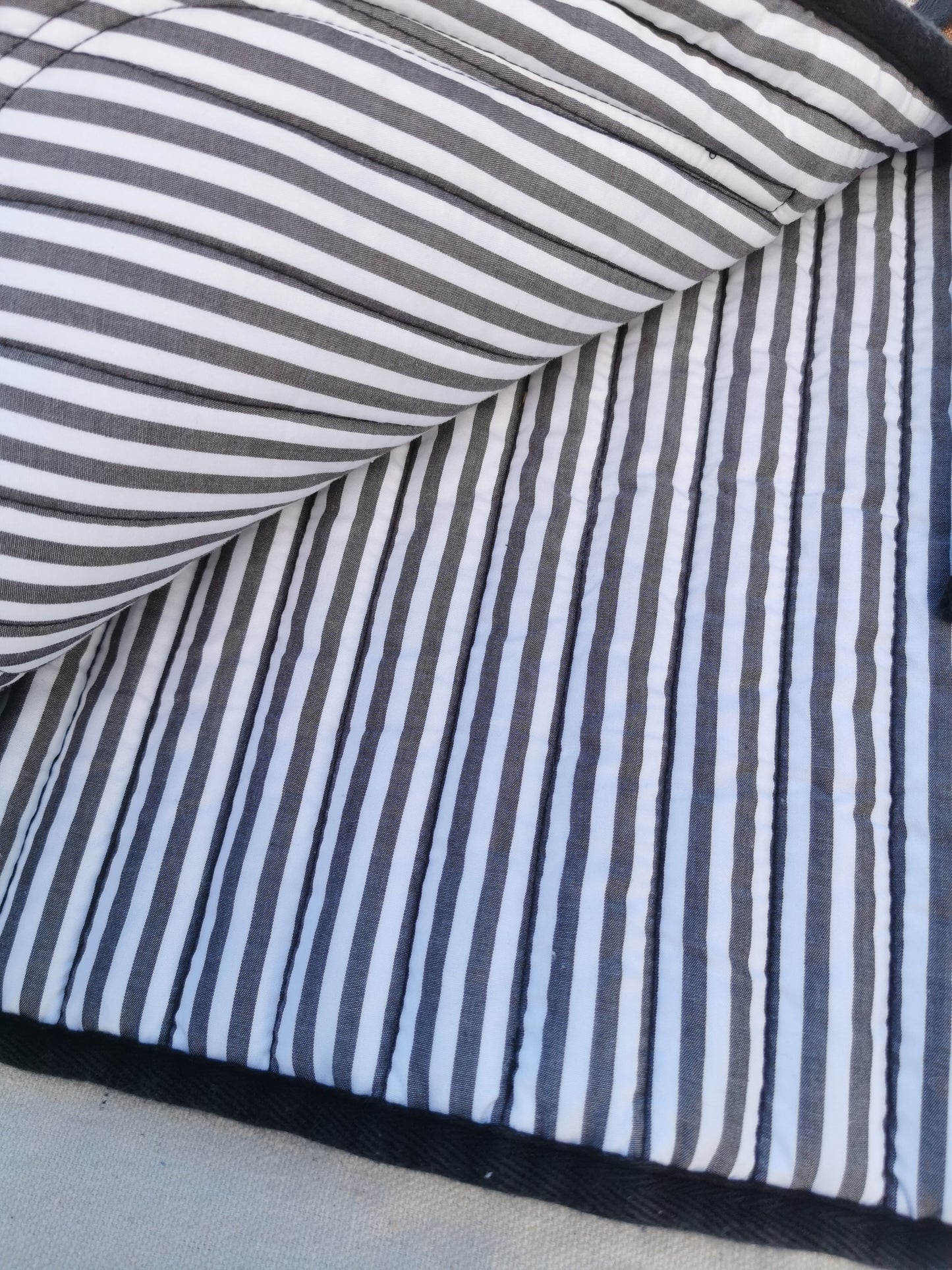 QUILTED VEST - Size S - Tapestry Dogs